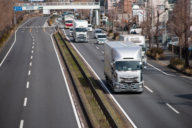 外国人ドライバーの採用による運送業界の課題と可能性